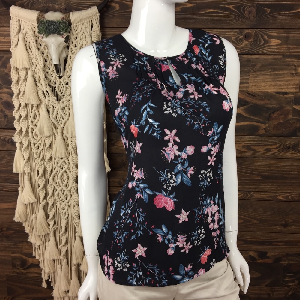 Violet + Claire | Floral‎ Keyhole Sleeveless Blouse